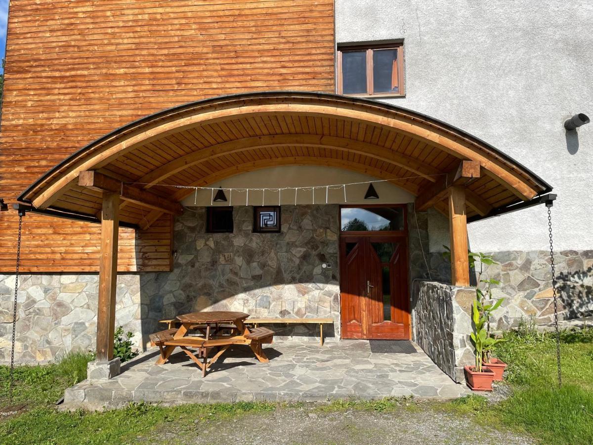 Hotel Brainy Karásznó Kültér fotó