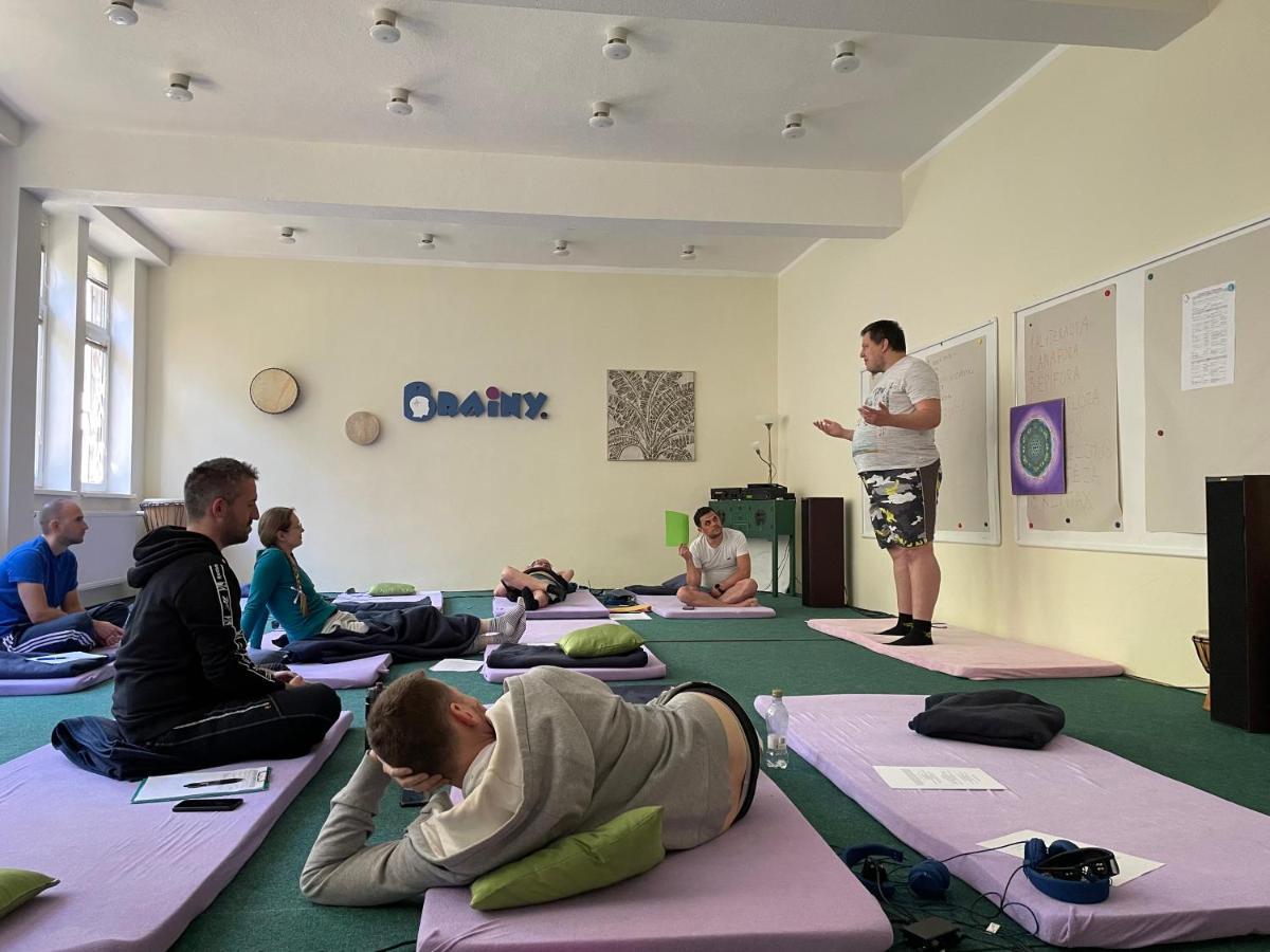 Hotel Brainy Karásznó Kültér fotó