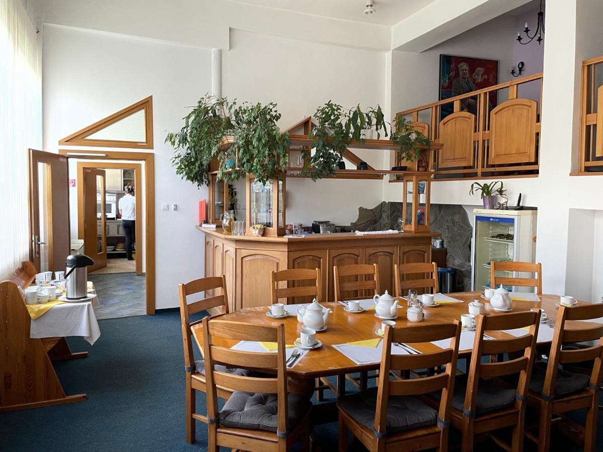 Hotel Brainy Karásznó Kültér fotó