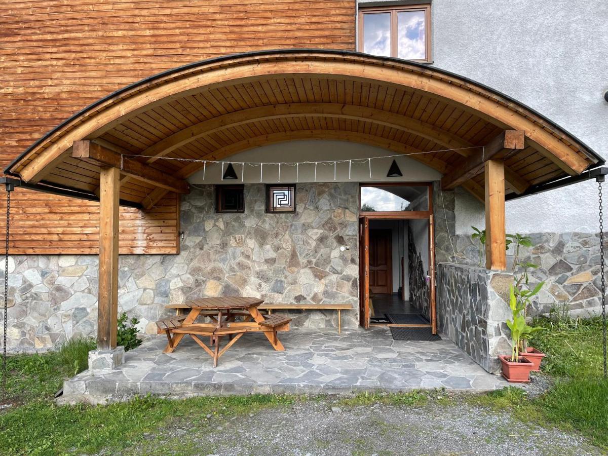 Hotel Brainy Karásznó Kültér fotó