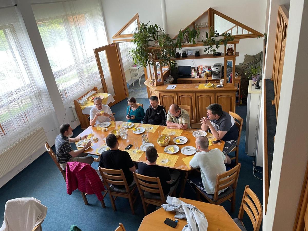 Hotel Brainy Karásznó Kültér fotó
