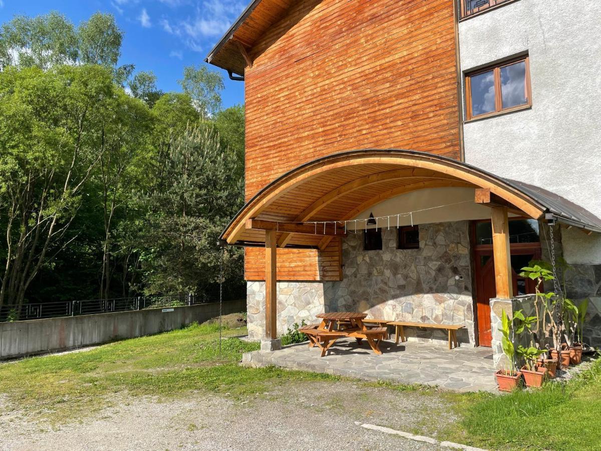 Hotel Brainy Karásznó Kültér fotó