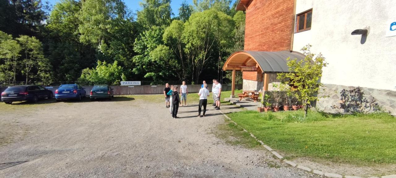 Hotel Brainy Karásznó Kültér fotó