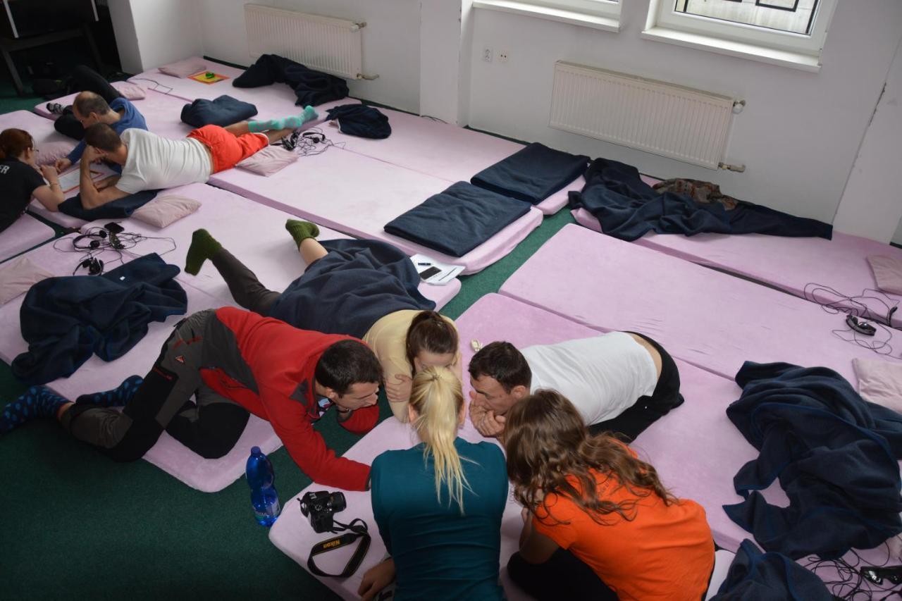 Hotel Brainy Karásznó Kültér fotó
