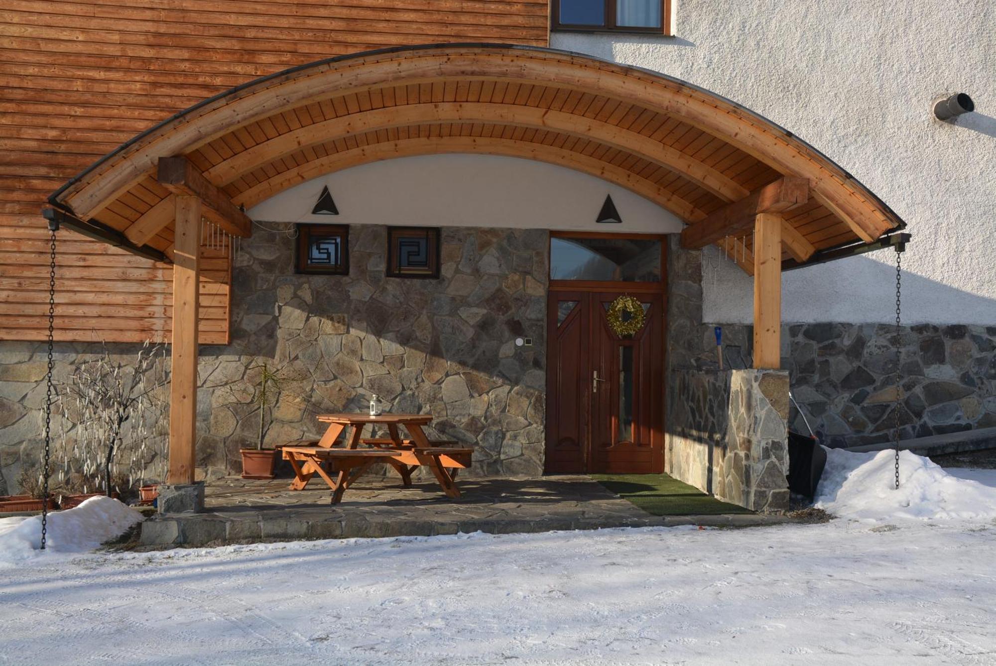 Hotel Brainy Karásznó Kültér fotó